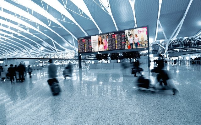 Flughäfen und Bahnhöfe setzen auf zukunftsfähige LED-Technologie